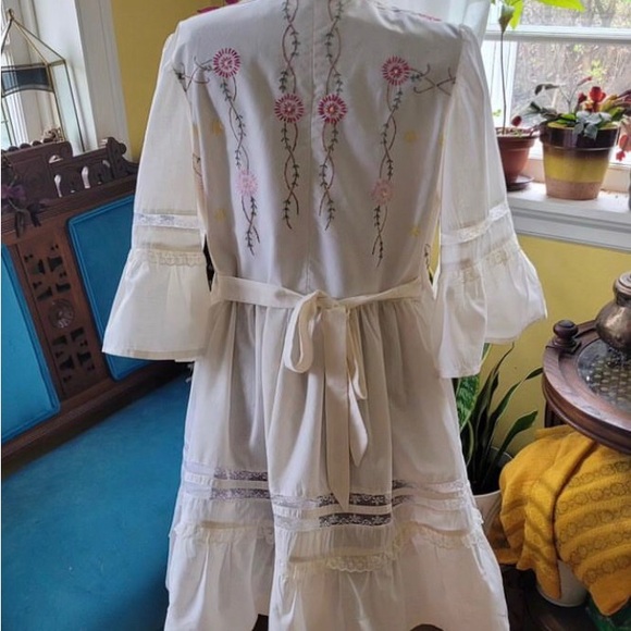 Vintage 1960s. Junket Dress. One of a Kind, vintage linens. Embroidery. US14 - Picture 2 of 5